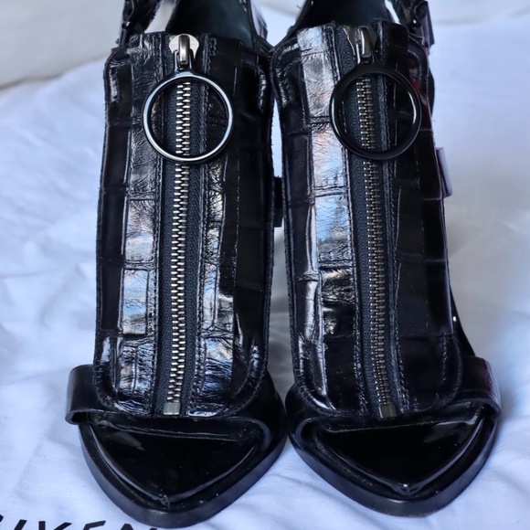 Givenchy black leather sandals - Picture 2 of 8